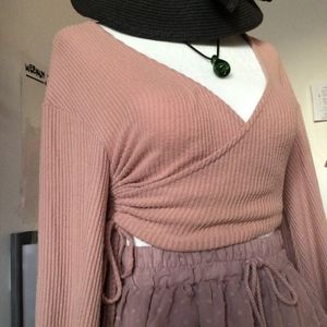 🌱3/35🌱 UO Cropped Wrap Top